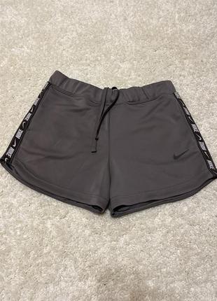 Шорти спортивні жіночі nike
