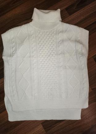 Впечатляющий вязаный трендовый жилет молочного цвета в идеальном состоянии