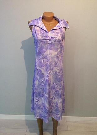 Ніжне плаття міді в стилі ретро