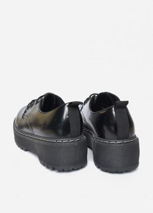 Туфли женские черного цвета на шнуровке2 фото