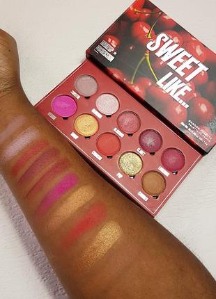 Палетка тіней makeup revolution london "sweet like.." 🍒10 фото