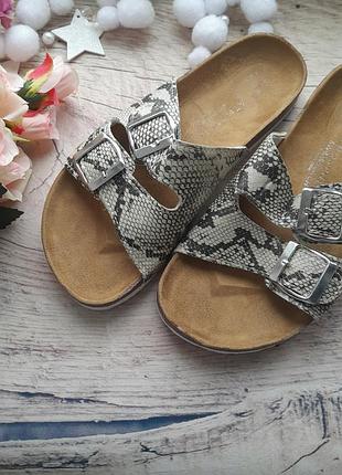 Удобные шлепанцы принт змея