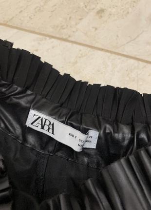 Черная юбка из эко кожи zara женская кожаная7 фото