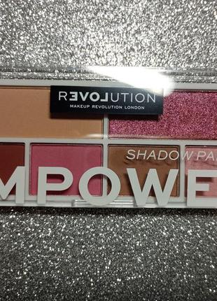 Нова палетка тіней makeup revolution1 фото