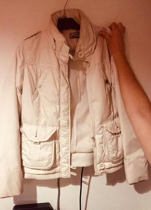 Біла куртка тепла