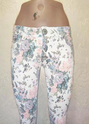 Вкорочені штани, бриджі у квітковий принт2 фото