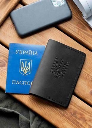 Кожаная обложка на паспорт и загранпаспорт cover с гербом из натуральной телячьей кожи черного цвета