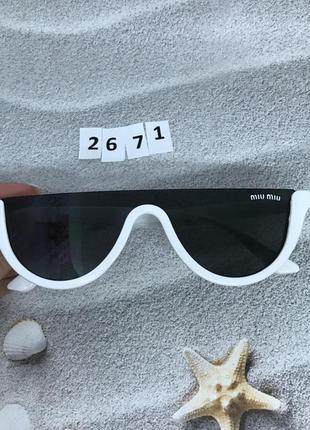 Модні чорні окуляри в білій оправі6 фото