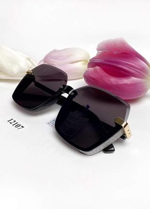Трендовые черные солнцезащитные очки4 фото