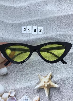 Чорні ретро окуляри з жовтими лінзами4 фото