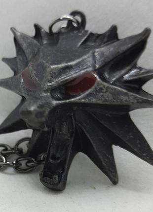 Медальон амулет ведьмака волк геральт witcher wolf necklace красные глаза стиль 25 фото