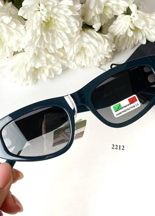 Модные солнцезащитные очки в зелёной оправе5 фото