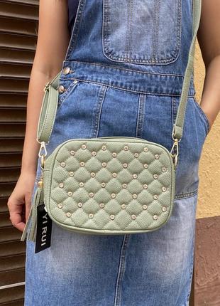 Стильная женская сумочка  не большого размера в зеленом цвете