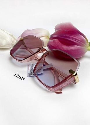 Трендовые розовые солнцезащитные очки4 фото