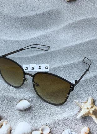 Солнцезащитные очки с коричневой линзой5 фото