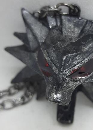 Медальон амулет ведьмака волк геральт witcher wolf necklace красные глаза5 фото