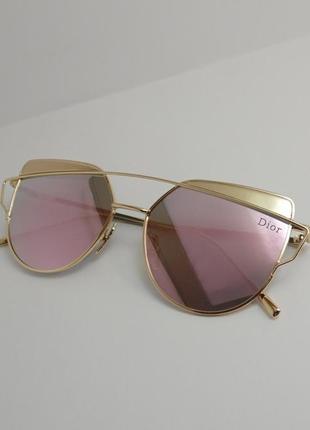 Стильные солнцезащитные очки (цвет розовый в золотистой оправе,зеркальные)5 фото