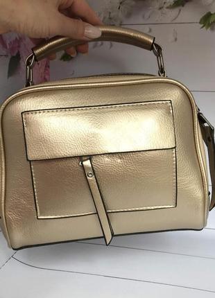 Модная женска сумка золотистого цвета7 фото