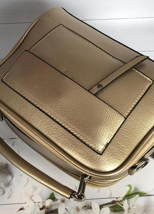 Модная женска сумка золотистого цвета8 фото