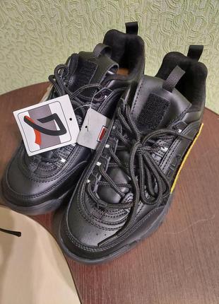 Жіночі демісезонні кросівки fila disruptor ll patches 38,5р  чорного кольору4 фото