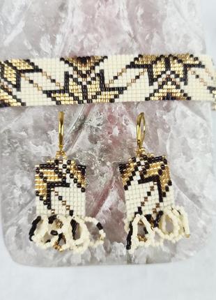 Комплект серьги и браслет из бисера украинский орнамент2 фото