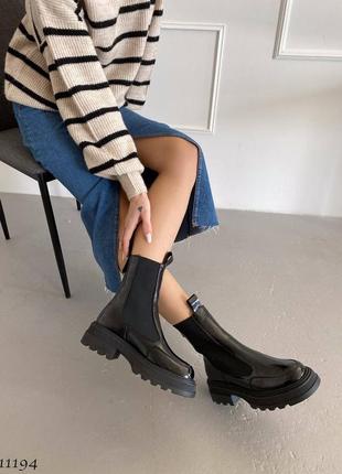Черные натуральные лакированные лаковые зимние ботинки челси с резинками на резинках толстой подошве без молнии лак зима трендовые9 фото