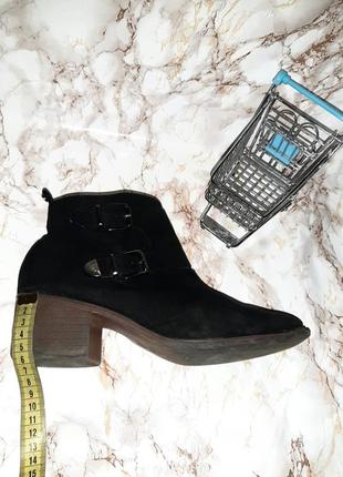 Черные деми ботинки с пряжечками на средних каблуках6 фото