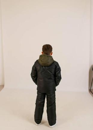 Теплий спортивний костюм (куртка+напівкомбінезон) для хлопчиків та дівчаток кольору хакі на зріст зі 122 до 140 см7 фото