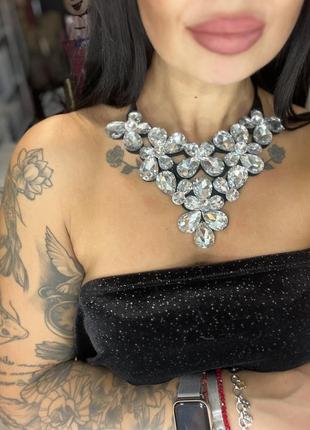 Прикраса з каміння  на шию кольору срібло