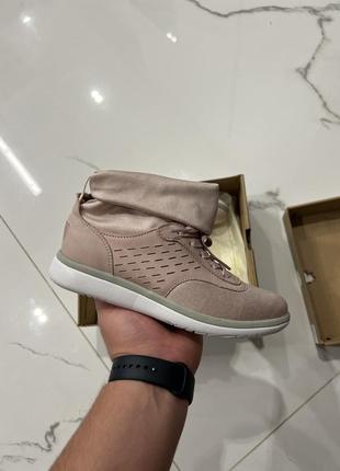 Женские кроссовки ugg оригинал,новые с коробкой