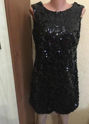Вечернее черное коктейльное платье в паетках