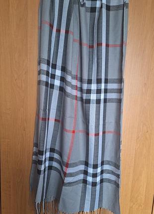 Стильний шарф у клітинку