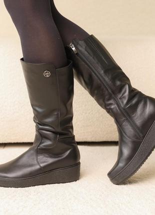 Стильні чорні чоботи жіночі на танкетці з хутром шкіряні/натуральна шкіра -жіноче взуття н...