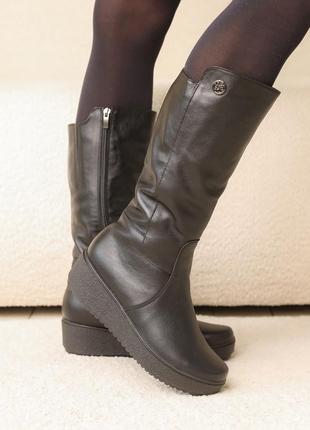 Стильні чорні чоботи жіночі на танкетці з хутром шкіряні/натуральна шкіра -жіноче взуття н...