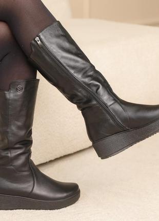 Стильні чорні чоботи жіночі на танкетці з хутром шкіряні/натуральна шкіра -жіноче взуття н...