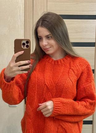 Яскравий теплий светр stradivarius