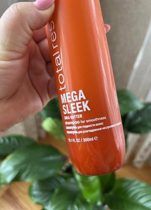 Шампунь для гладкості неслухняного волосся matrix mega sleek shampoo2 фото