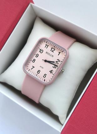 Наручний годинник жіночий в рожевому кольорі на силіконовому ремінці2 фото