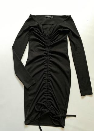Черное платье со стяжкой prettylittlething2 фото