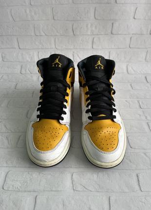 Кроссовки nike jordan 1 mid university gold кросівки кеды 41 оригинал2 фото