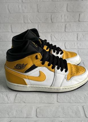 Кроссовки nike jordan 1 mid university gold кросівки кеды 41 оригинал1 фото