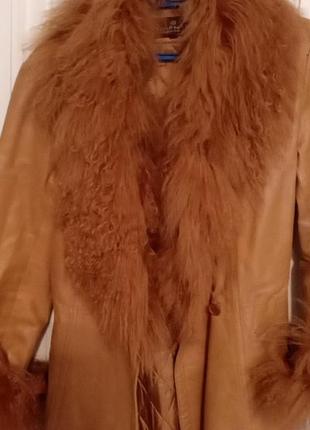 Натуральное кожаное пальто с мехом ламы