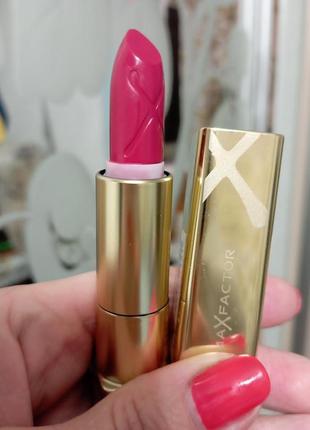 Помада фирмы maxfactor