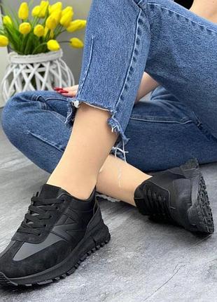 Жіночі кросівки