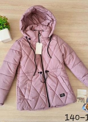 Стильна осіння куртка