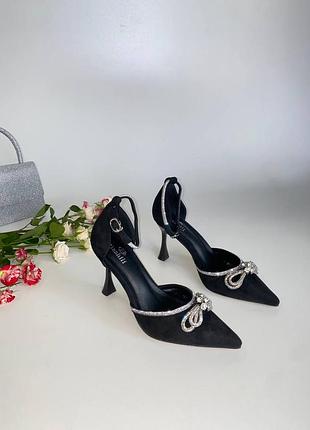 Туфли со стразами