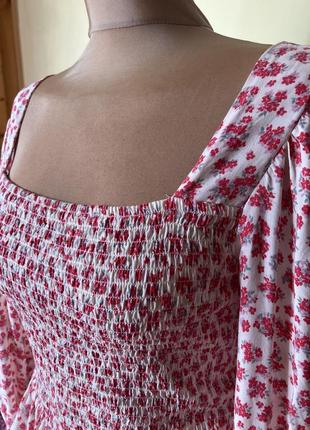 Кокетливая блуза в цветочный принт1 фото