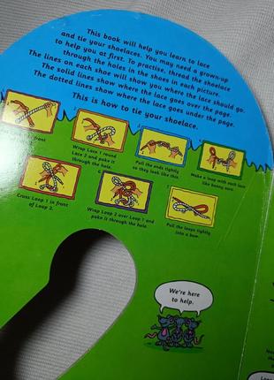 Книга «дети учатся завязывать шнурки».2 фото