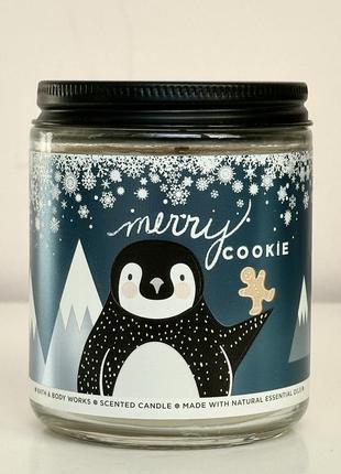 Парфюмированная свеча merry cookie от bath and body works1 фото