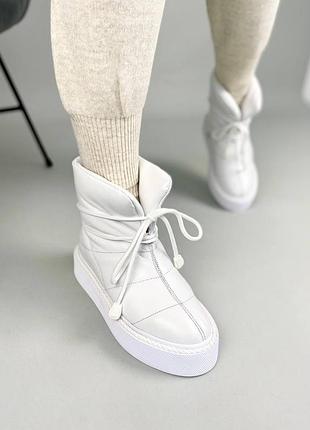 Угги женские кожаные белые на белой подошве